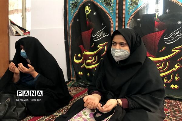 برپایی مراسم روضه خوانی و قرائت زیارت عاشورا در دبیرستان دخترانه وحدت اهواز