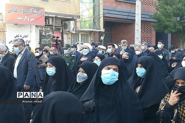 پیکر۴ شهید گمنام بر روی دستان مردم شهیدپرور بوشهر