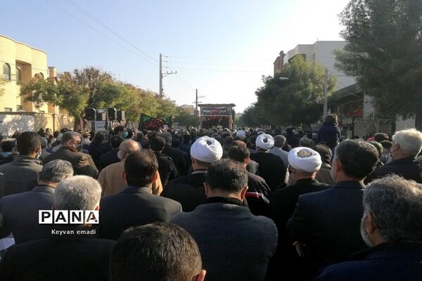 پیکر۴ شهید گمنام بر روی دستان مردم شهیدپرور بوشهر