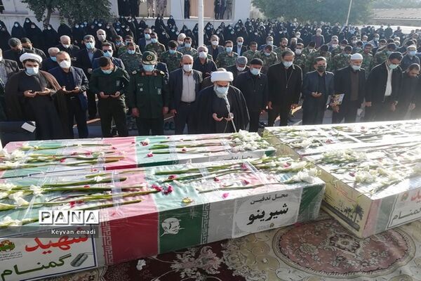 پیکر۴ شهید گمنام بر روی دستان مردم شهیدپرور بوشهر
