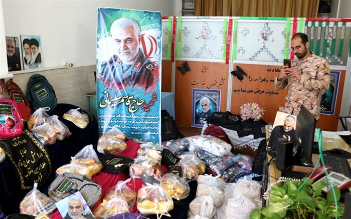توزیع 170 بسته لوازم‌التحریر بین دانش‌آموزان نیازمند در قم
