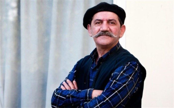 حمید جبلی با یک کتاب در رادیو