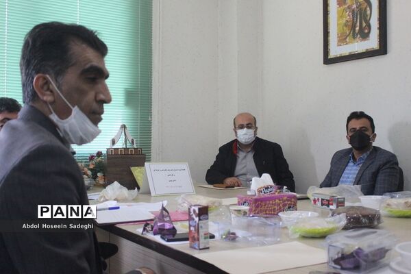جلسه گروه مدیران هنرستان‌های فنی و حرفه‌ای و کار دانش استان بوشهر