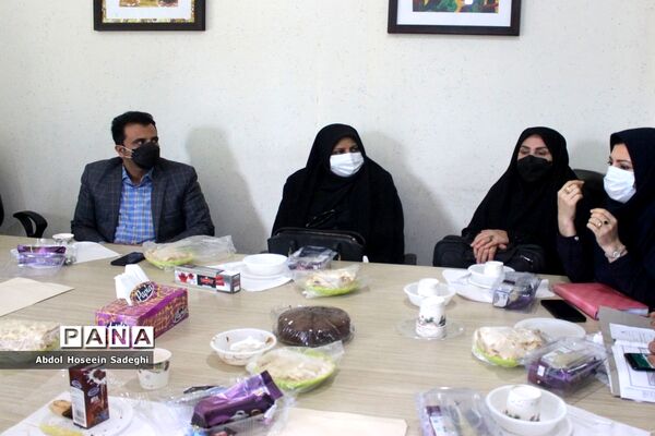 جلسه گروه مدیران هنرستان‌های فنی و حرفه‌ای و کار دانش استان بوشهر