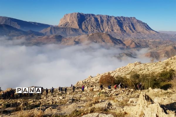 صعودگروه کوهنوردی کوهیاران مسجدسلیمان به کوه کمرو