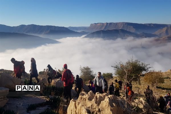 صعودگروه کوهنوردی کوهیاران مسجدسلیمان به کوه کمرو