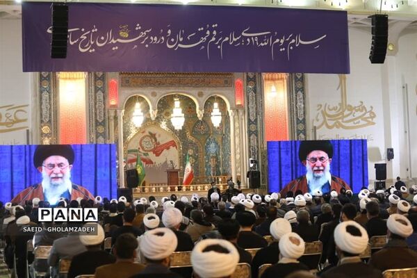 دیدار مردم قم با رهبر انقلاب در سالروز قیام 19 دی
