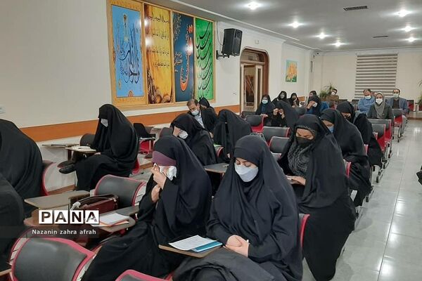 جلسه هم‌اندیشی  اتحادیه انجمن‌های اسلامی با معاونان و مربیان پرورشی در آموزش و پرورش رودهن
