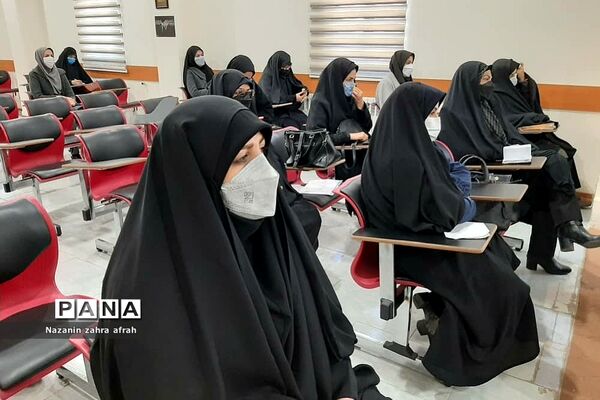 جلسه هم‌اندیشی  اتحادیه انجمن‌های اسلامی با معاونان و مربیان پرورشی در آموزش و پرورش رودهن