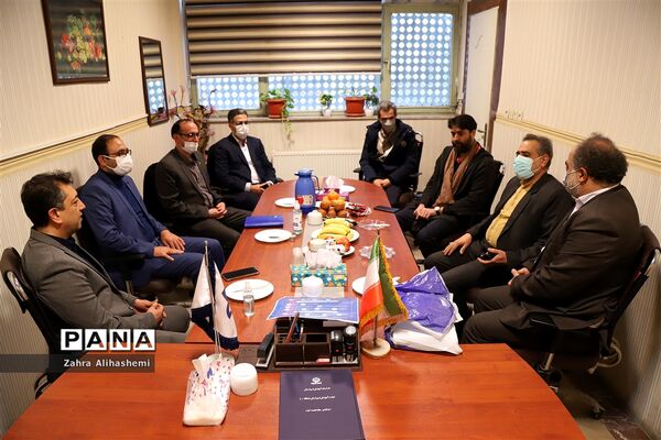نشست مدیران سازمان دانش‌آموزی استان‌ها و مناطق شهر تهران با عوامل فیلم مرد نقره‌ای