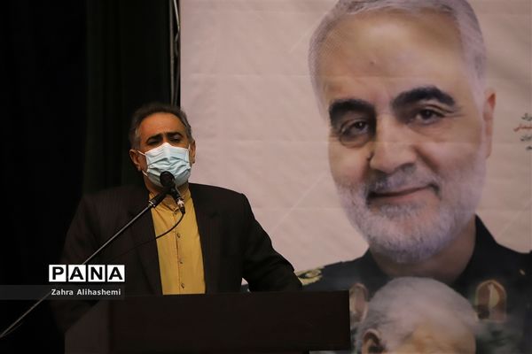 نشست مدیران سازمان دانش‌آموزی استان‌ها و مناطق شهر تهران با عوامل فیلم مرد نقره‌ای