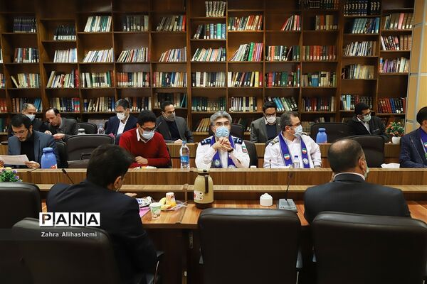 نشست مدیران سازمان دانش‌آموزی استان‌ها و مناطق شهر تهران با عوامل فیلم مرد نقره‌ای
