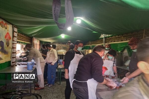 ایستگاه صلواتی؛ پخت و توزیع سمنو برای ۱۲۰۰۰ نفر