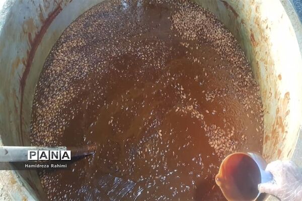 ایستگاه صلواتی؛ پخت و توزیع سمنو برای ۱۲۰۰۰ نفر