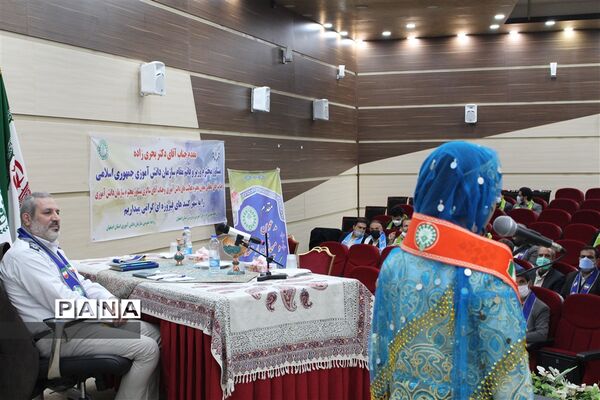 جلسه تببین بازمهندسی تشکیلات سازمان دانش‌آموزی در اصفهان