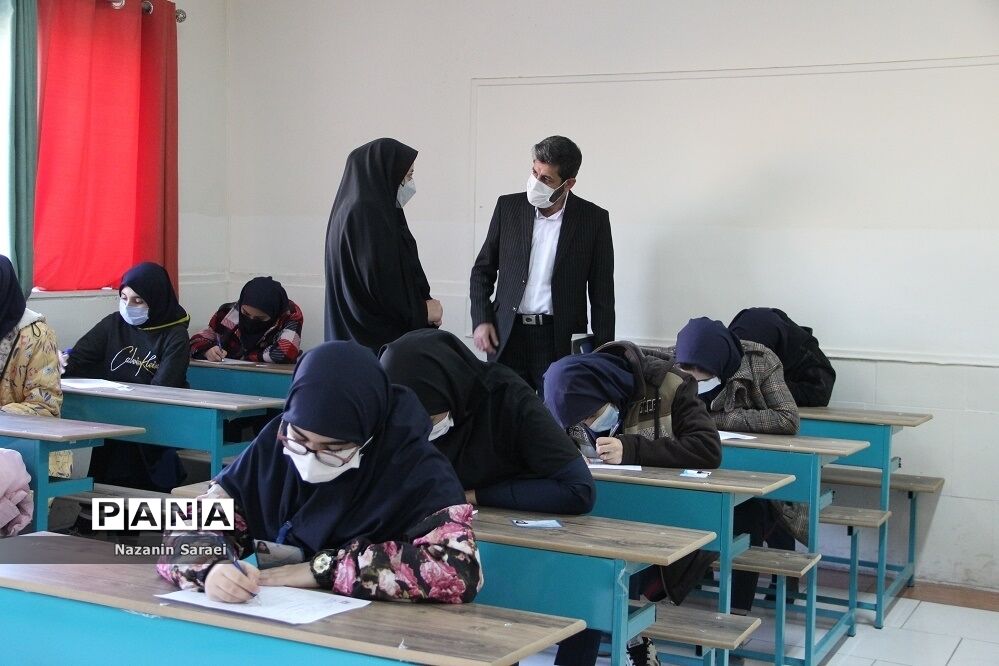 بازدید سرپرست مدیریت آموزش و پرورش اسلامشهر از روندبرگزاری امتحانات حضوری