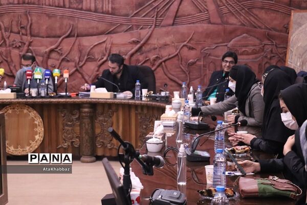 نشست خبری روح الله رشیدی با رسانه‌های تبریز