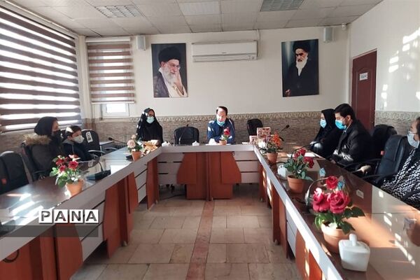 تقدیر از برگزیدگان مسابقه عکاسی جشنواره عذا در شهرستان قرچک