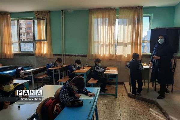 امتحانات حضوری  زیر سایه سنگین  کرونا در رودهن