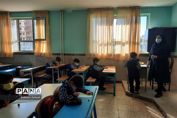 امتحانات حضوری  زیر سایه سنگین  کرونا در رودهن