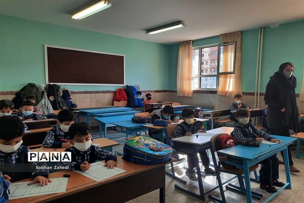 امتحانات حضوری  زیر سایه سنگین  کرونا در رودهن