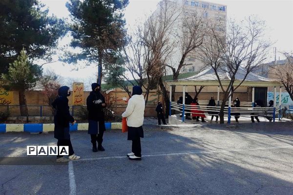 امتحانات حضوری  زیر سایه سنگین  کرونا در رودهن