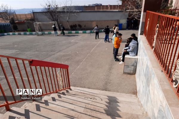 امتحانات حضوری  زیر سایه سنگین  کرونا در رودهن