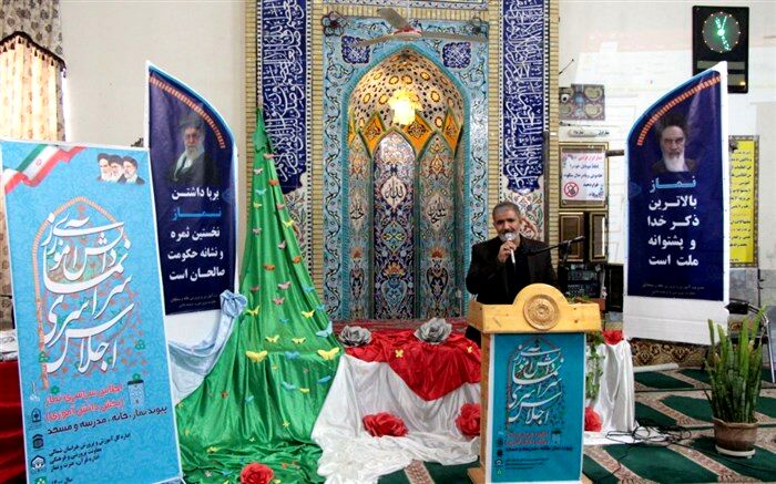 عبودیت و نورانیت راه ما را نماز تبیین می‌کند