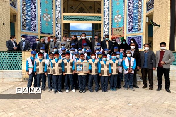 مراسم یادواره شهدا و طرح لاله‌های روشن دبستان شاهد ابرکوه