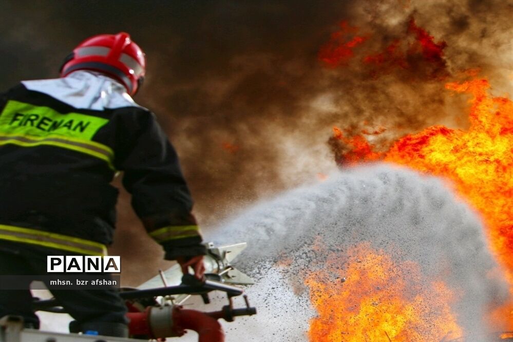 آتش سوزی درشهرک صنعتی اشتهارد