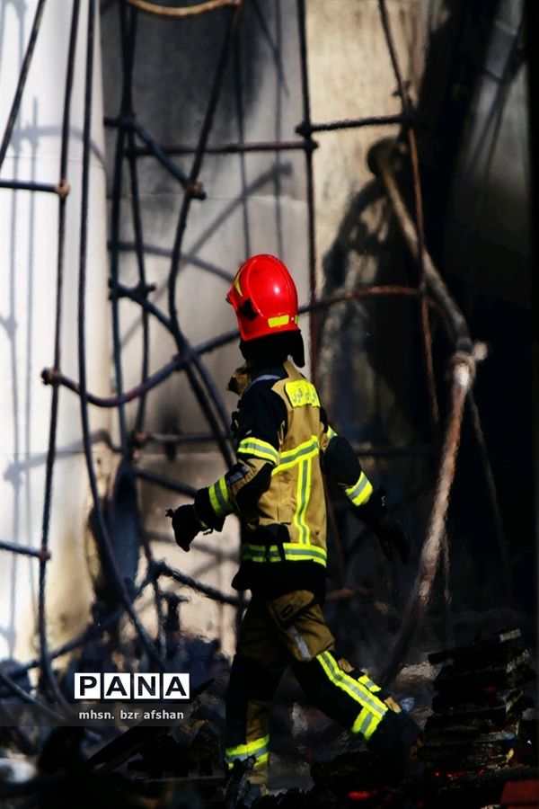 آتش سوزی درشهرک صنعتی اشتهارد