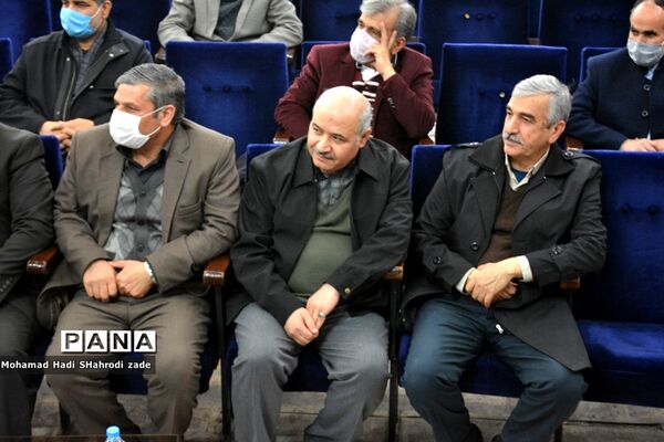 مراسم تجلیل از هنرمند پیشکسوت علیرضا قزی در ناحیه یک آموزش و پرورش خراسان رضوی