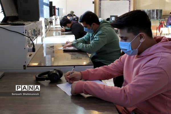 برگزاری امتحانات عملی رشته الکترونیک هنرستان فنی و حرفه‌ای معلم در شیراز