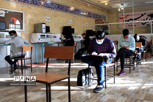 برگزاری امتحانات عملی رشته الکترونیک هنرستان فنی و حرفه‌ای معلم در شیراز