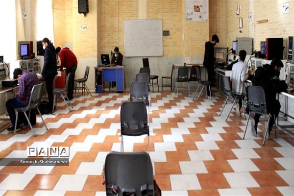 برگزاری امتحانات عملی رشته الکترونیک هنرستان فنی و حرفه‌ای معلم در شیراز