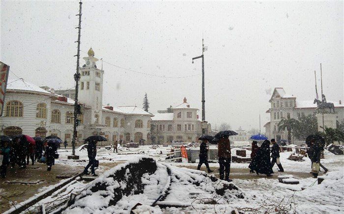 بارش برف جلگه گیلان را سفیدپوش کرد