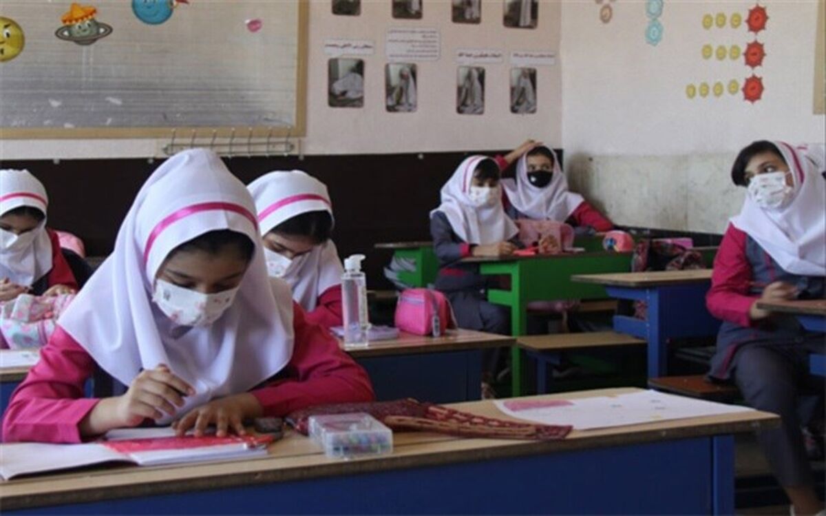 تدریس یک آموزگار البرزی به کودکان ترک تحصیل کرده
