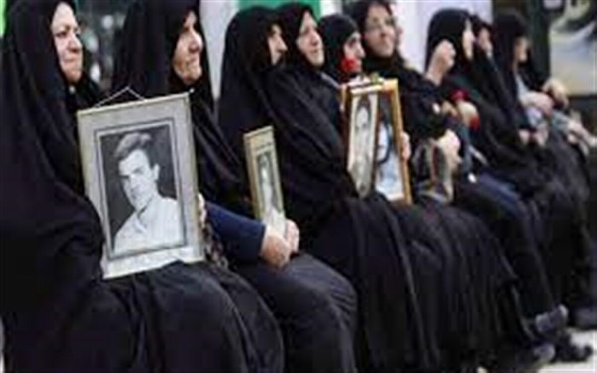 مادران شهدا گلواژگان صبر و ایثار هستند