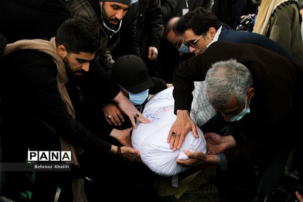 تشییع و تدفین پیکر دو شهید گمنام در محوطه وزارت کشور