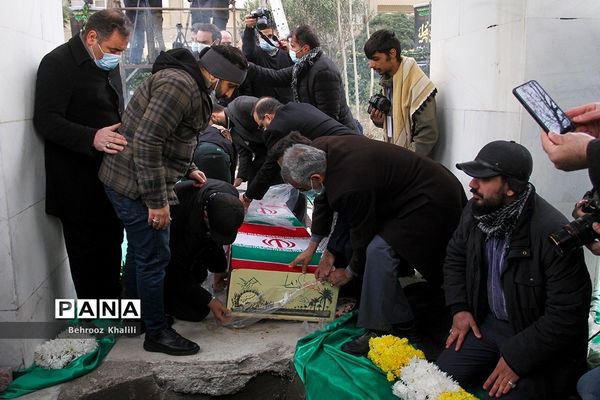 تشییع و تدفین پیکر دو شهید گمنام در محوطه وزارت کشور