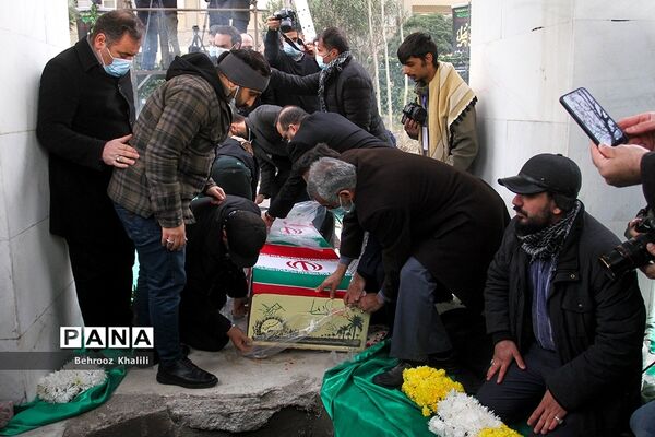 تشییع و تدفین پیکر دو شهید گمنام در محوطه وزارت کشور
