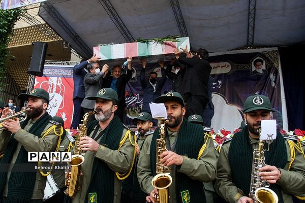 تشییع و تدفین پیکر دو شهید گمنام در محوطه وزارت کشور