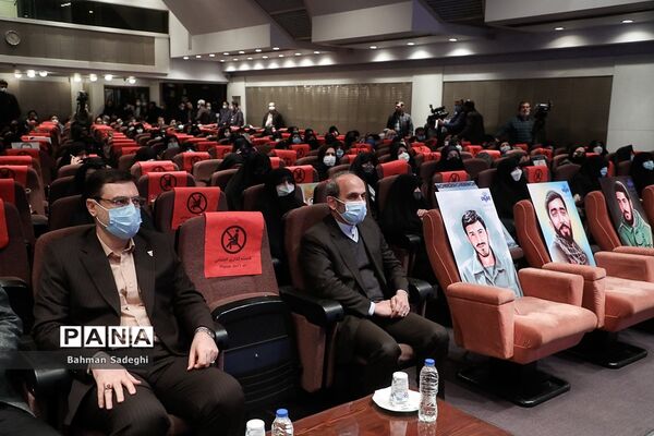 آیین تجلیل از مادران و همسران شهید