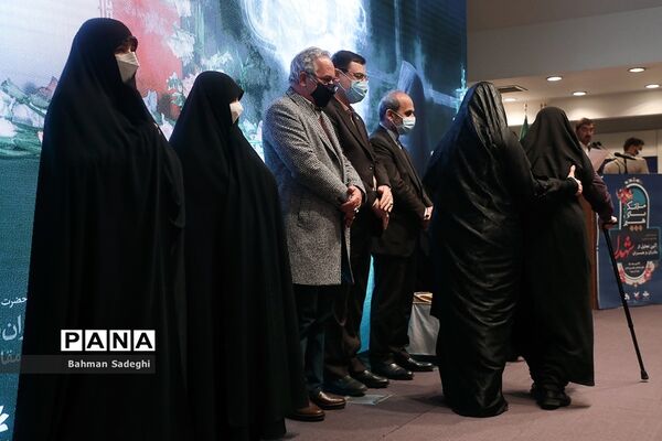 آیین تجلیل از مادران و همسران شهید