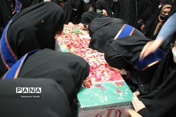 مراسم تکریم از مادران شهدا و وداع با پیکر شهید گمنام