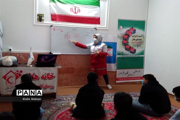برگزاری دوره آموزشی کمک‌های اولیه در روستای قلعه فرامرز ملارد