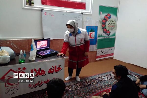 برگزاری دوره آموزشی کمک‌های اولیه در روستای قلعه فرامرز ملارد
