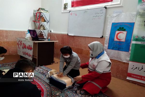 برگزاری دوره آموزشی کمک‌های اولیه در روستای قلعه فرامرز ملارد