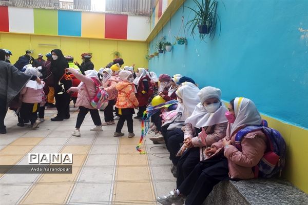 سفیران سلامت دبستان محراب منطقه ۱۴ در آستانه روز هوای پاک