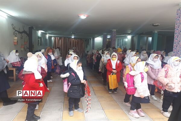 سفیران سلامت دبستان محراب منطقه ۱۴ در آستانه روز هوای پاک